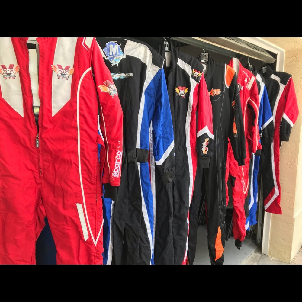 Kart - motor Helmets, race suits, shoes.